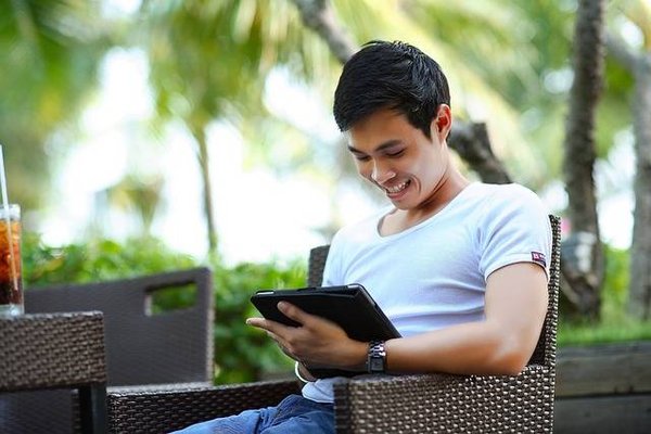 Pourquoi les hommes vont sur les sites de rencontre